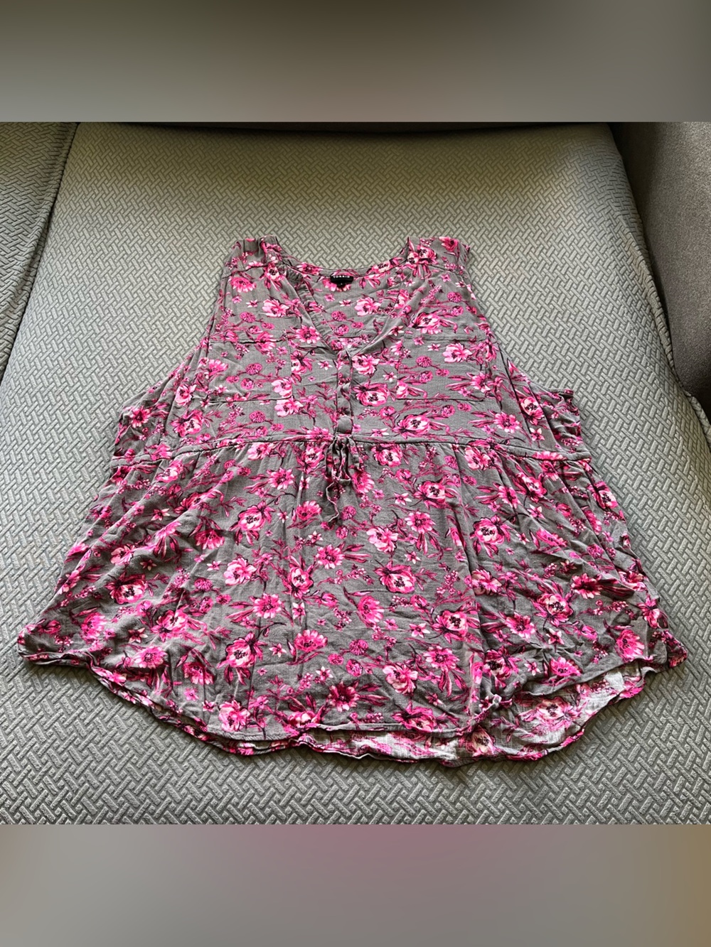 Torrid Pink Floral V-Neck Blouse on Gray Lightweight Tunic